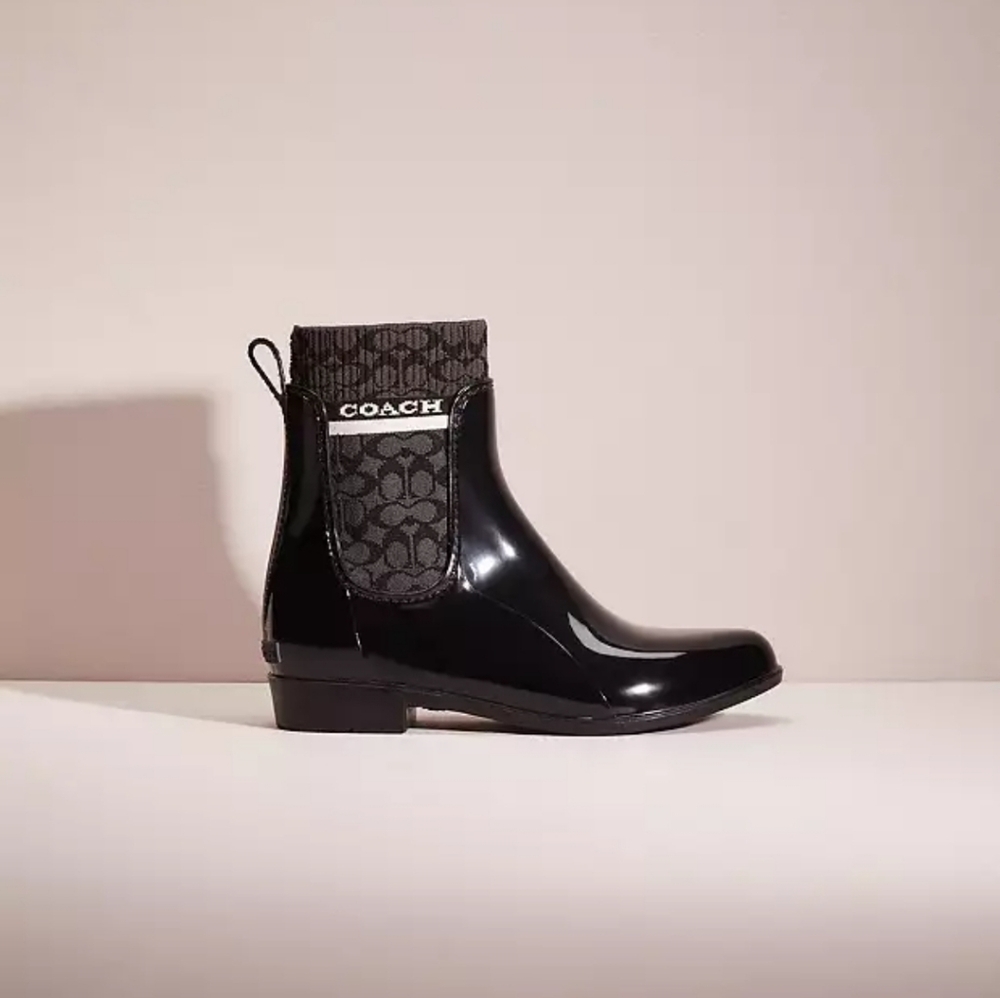 Coach rainboots run small - Picture 7 of 7
